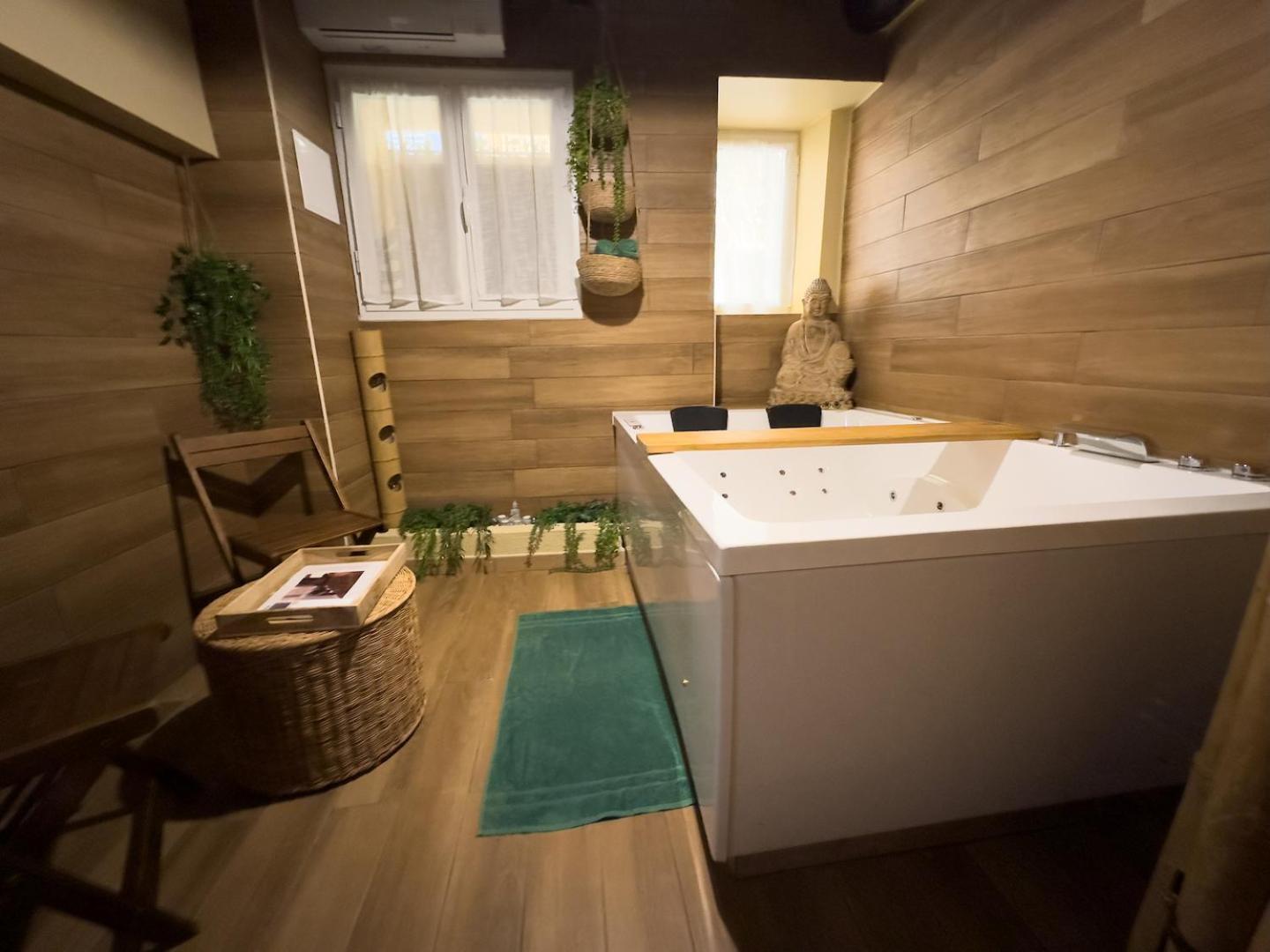 דירות Le Balneo Jacuzzi Vieil Antibes Safranier מראה חיצוני תמונה